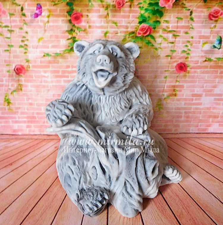 Медведь играет на пне. Играющий мишка на пеньке. Медведь играет на пне арт