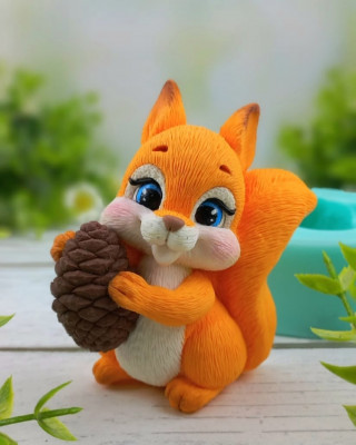 Форма силиконовая "Белочка с шишкой 2D"