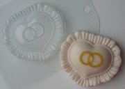 Пластиковая форма для мыла Сердце с кольцами